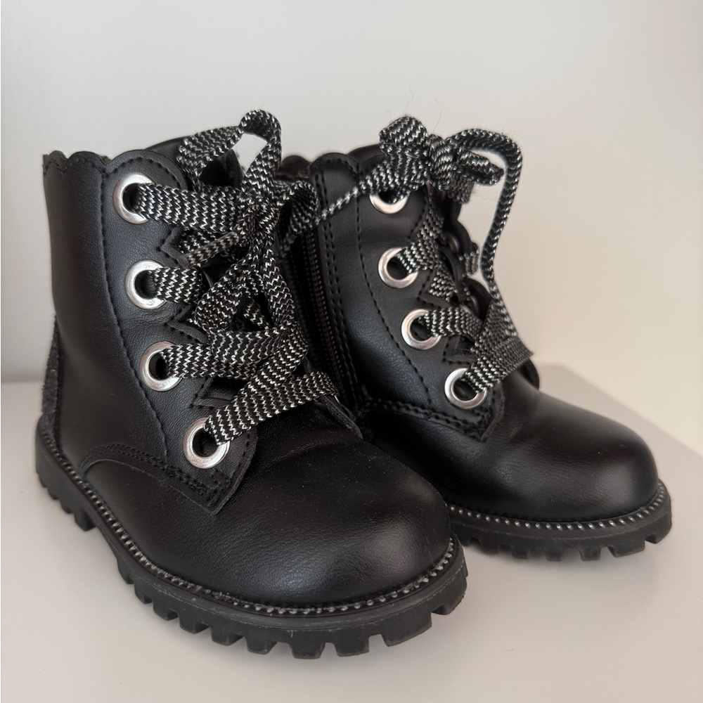 Toddler black lace-up lug sole boots with glitter backs 🖤